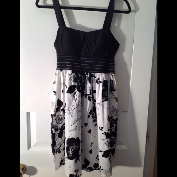 City Triangles Dresses & Skirts - City Triangles Dress